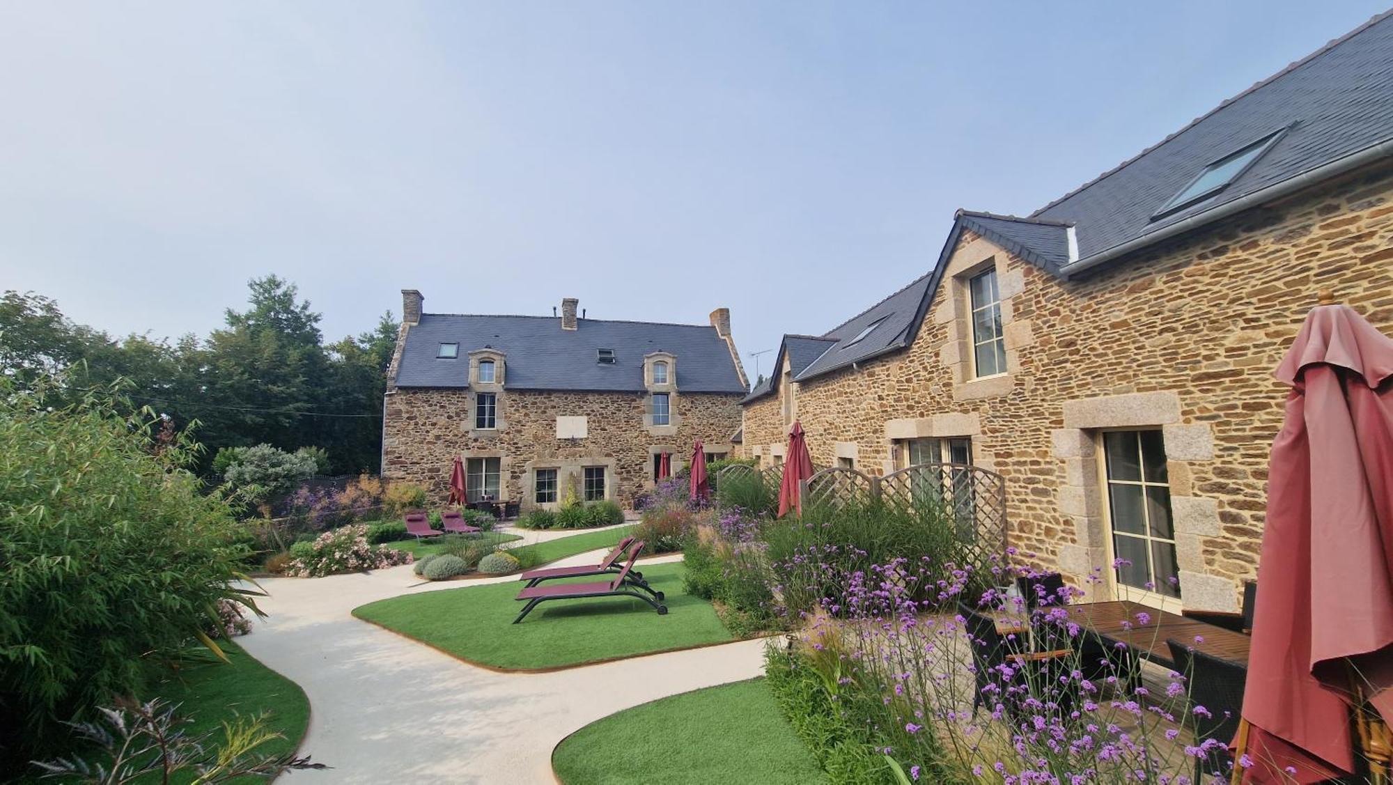 Les Gites Du Haut Pin Calorguen Exterior photo