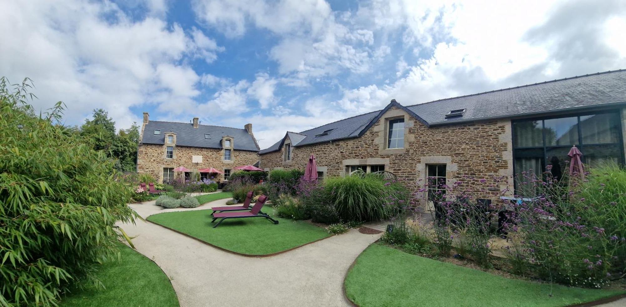 Les Gites Du Haut Pin Calorguen Exterior photo